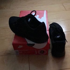 Nike Tanjun black/black shoes size 6.5